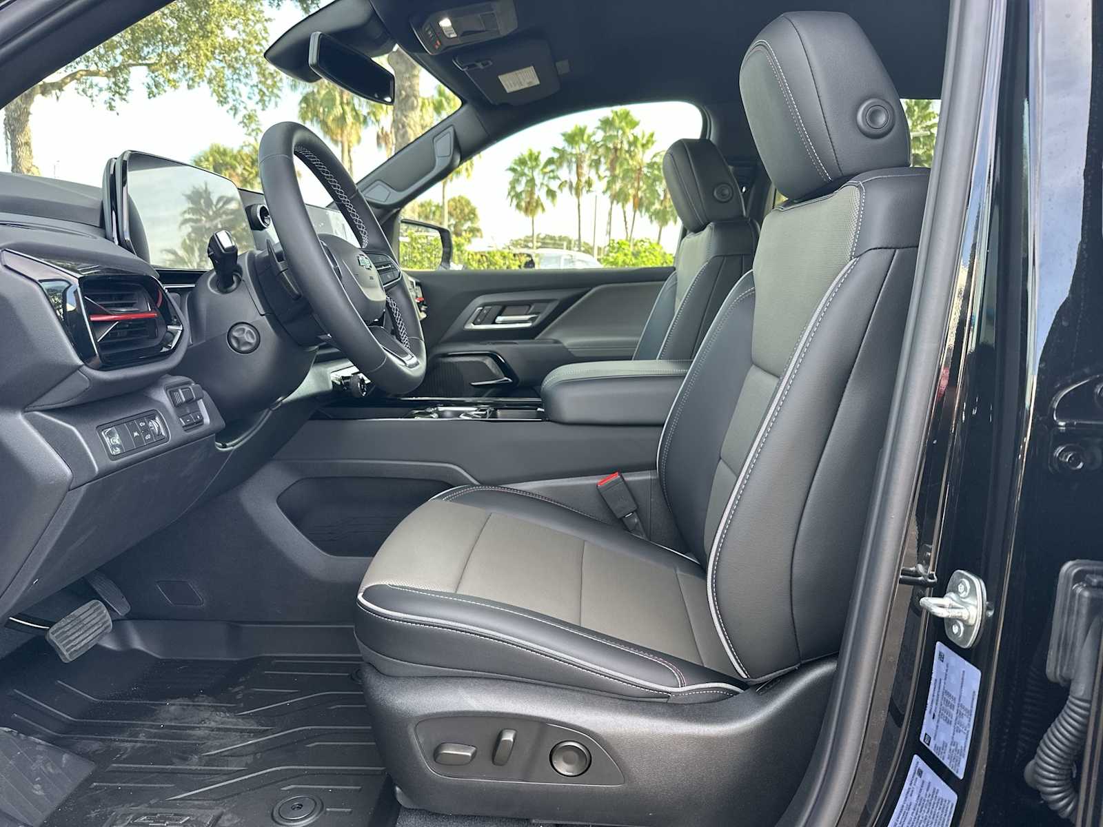 Thumbnail: 2026 Chevrolet Silverado EV - 15