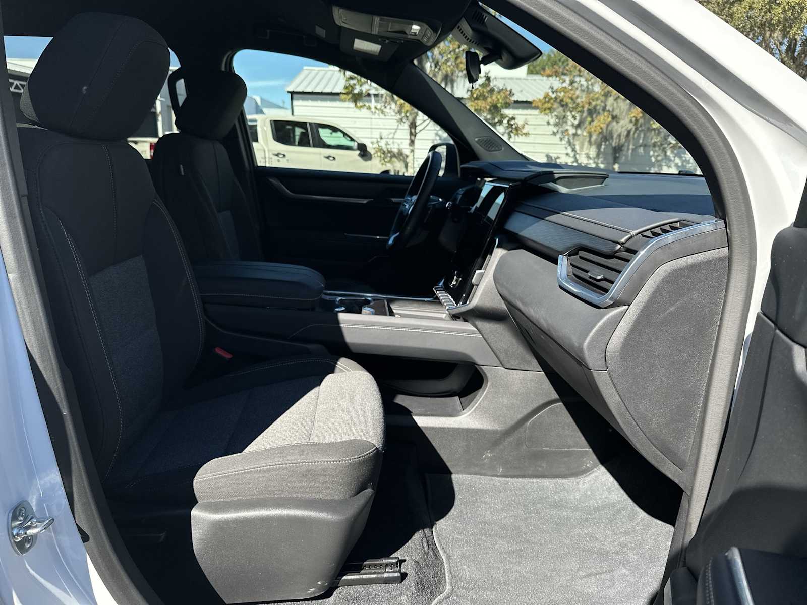 Thumbnail: 2025 GMC Acadia - 19