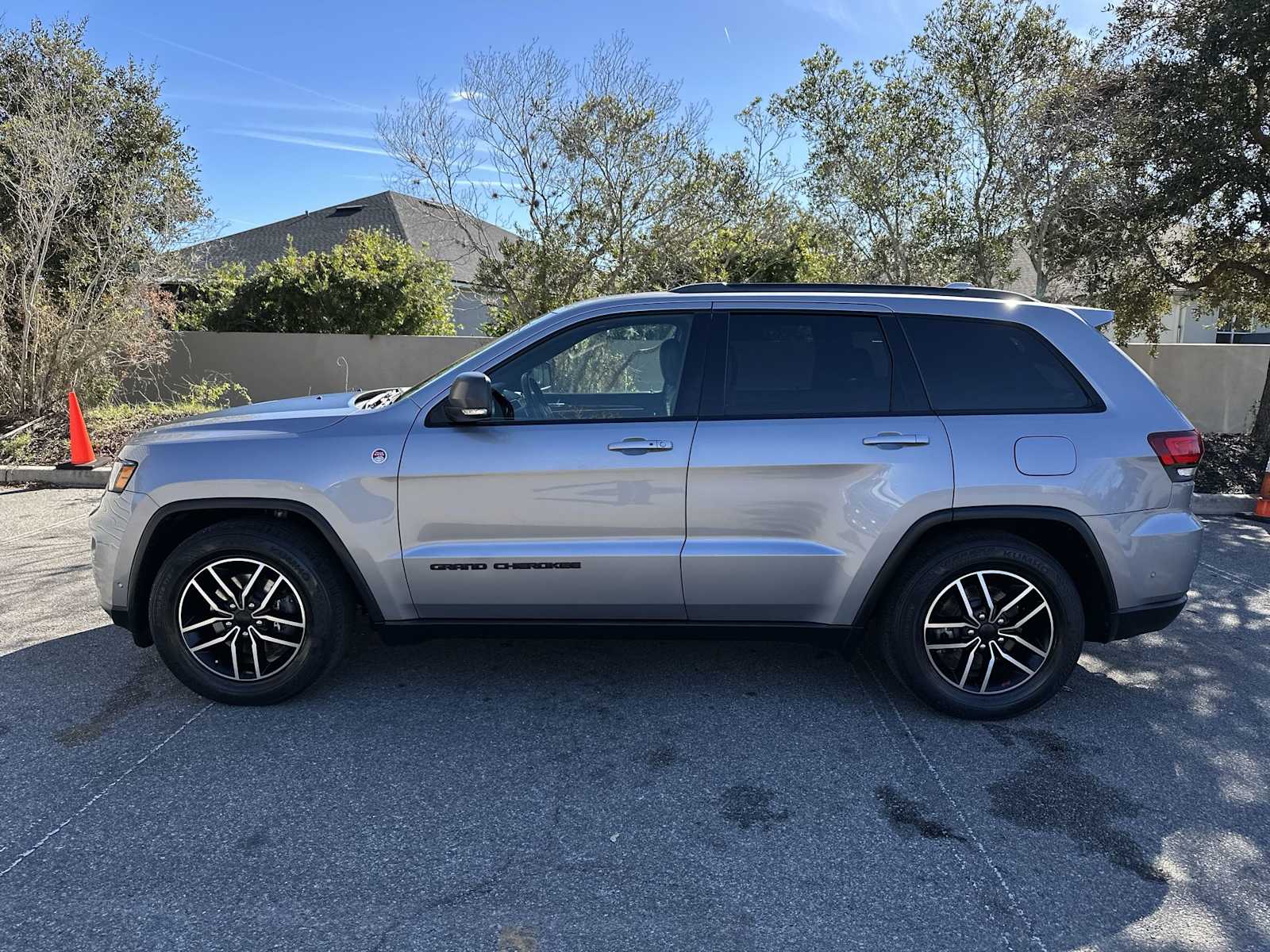 Thumbnail: 2020 Jeep Grand Cherokee - 3