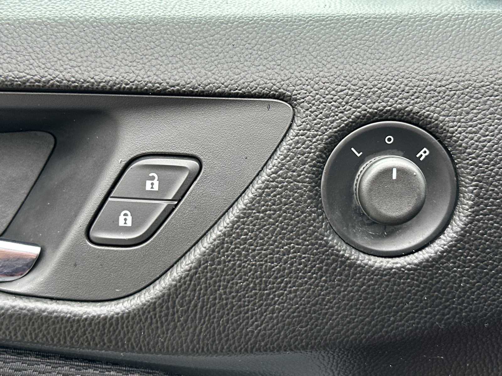 Thumbnail: 2018 Chevrolet Cruze - 30