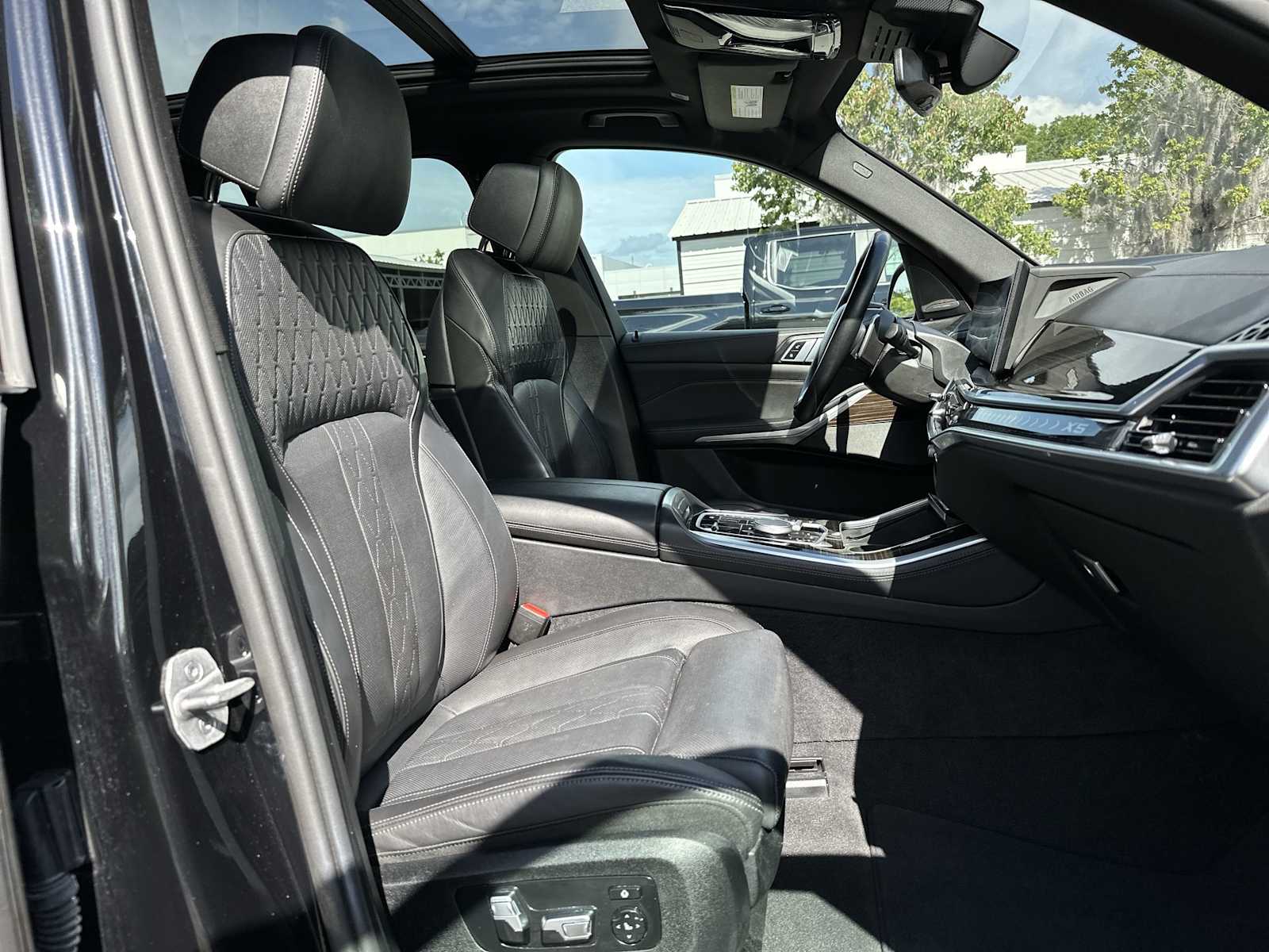 Thumbnail: 2025 BMW X5 - 19