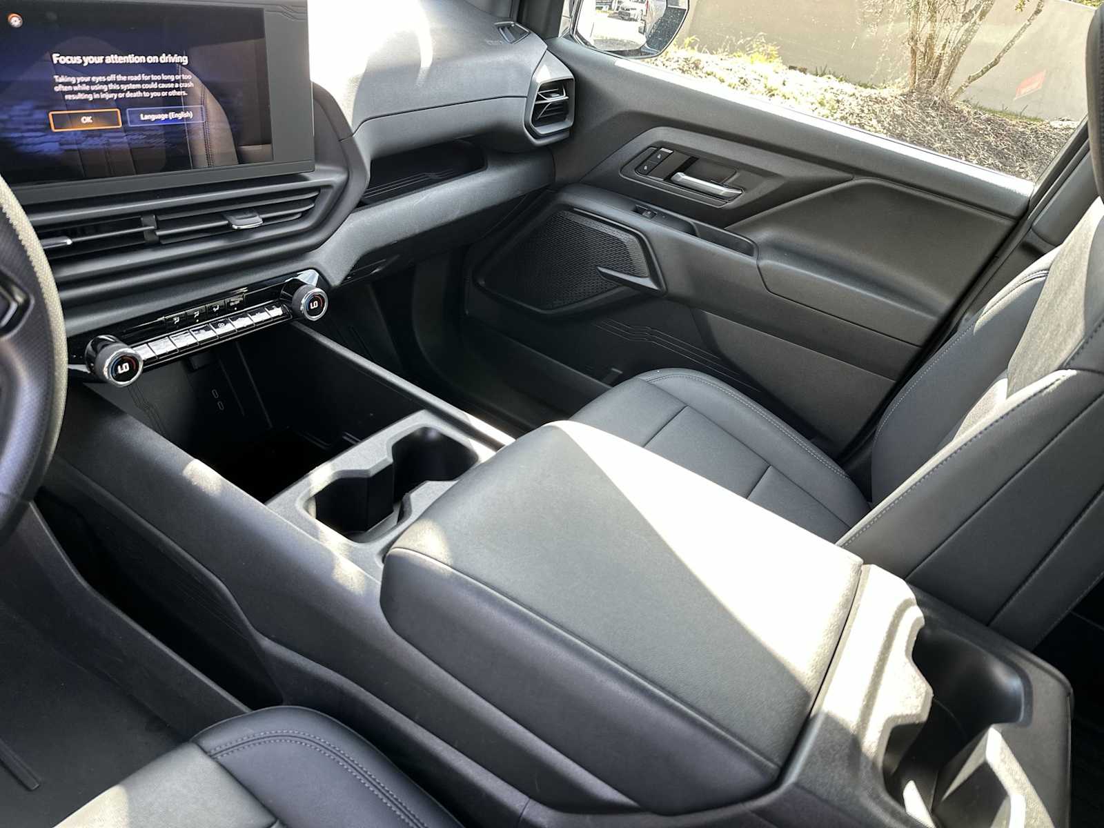 Thumbnail: 2024 Chevrolet Silverado EV - 21