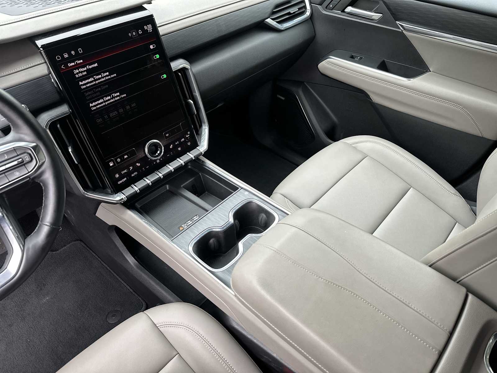 Thumbnail: 2024 GMC Acadia - 21