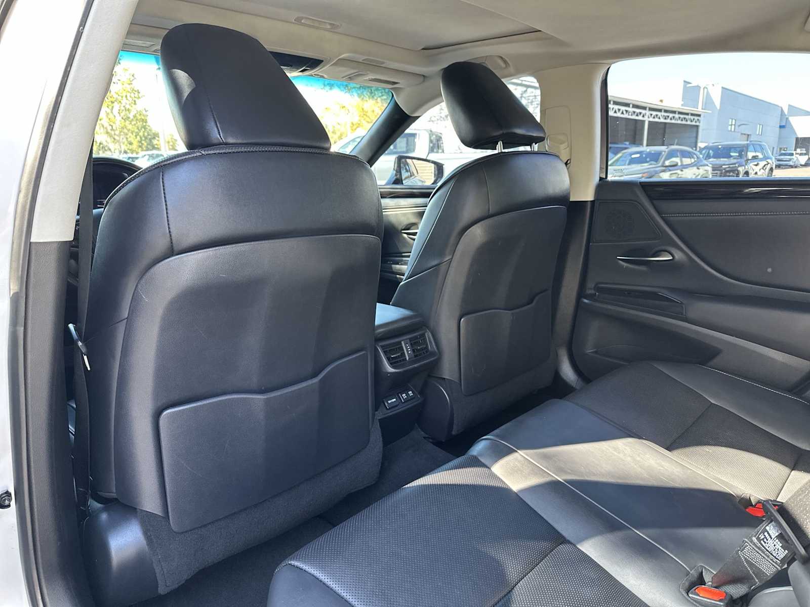 Thumbnail: 2021 Lexus ES - 16