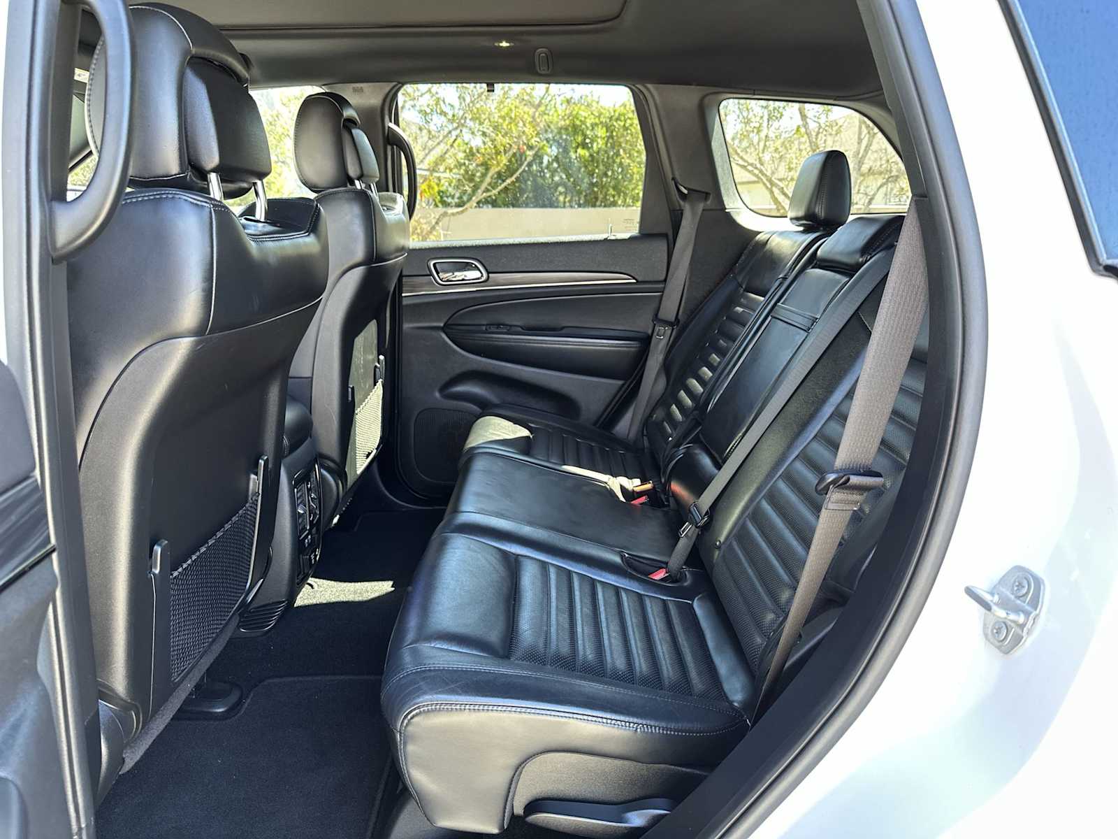 Thumbnail: 2020 Jeep Grand Cherokee - 17