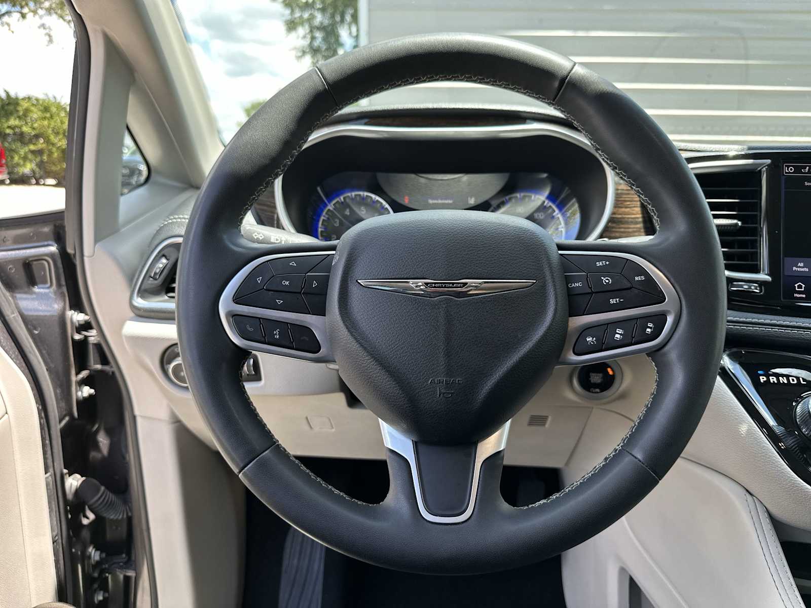 Thumbnail: 2023 Chrysler Pacifica - 20