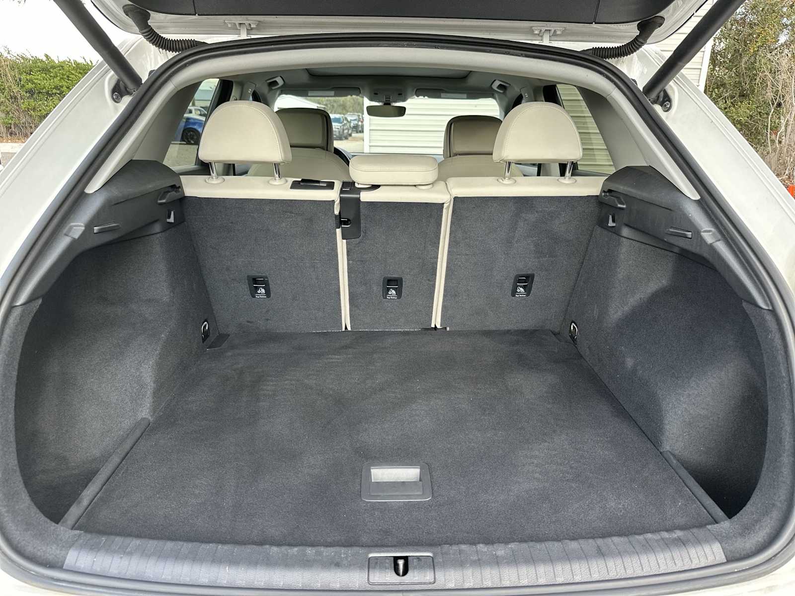 Thumbnail: 2020 Audi Q3 - 10