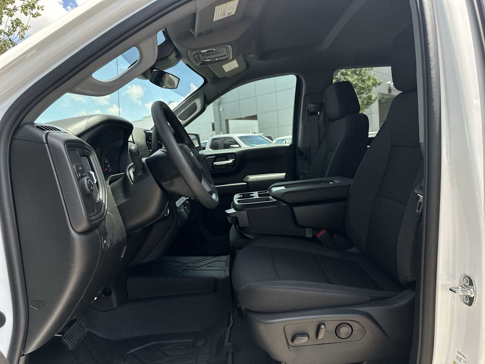 Thumbnail: 2025 Chevrolet Silverado 1500 - 2