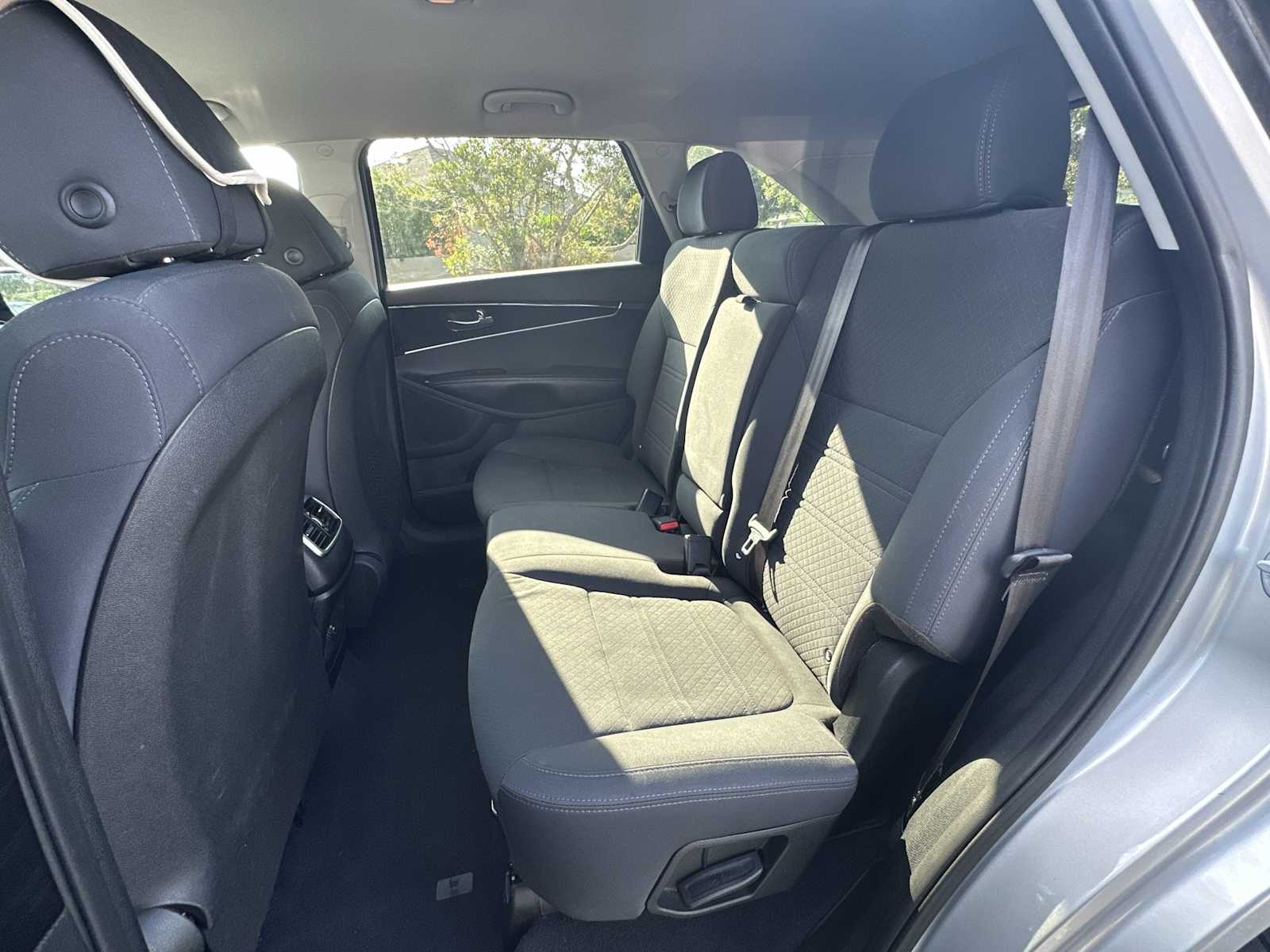 Thumbnail: 2019 Kia Sorento - 17