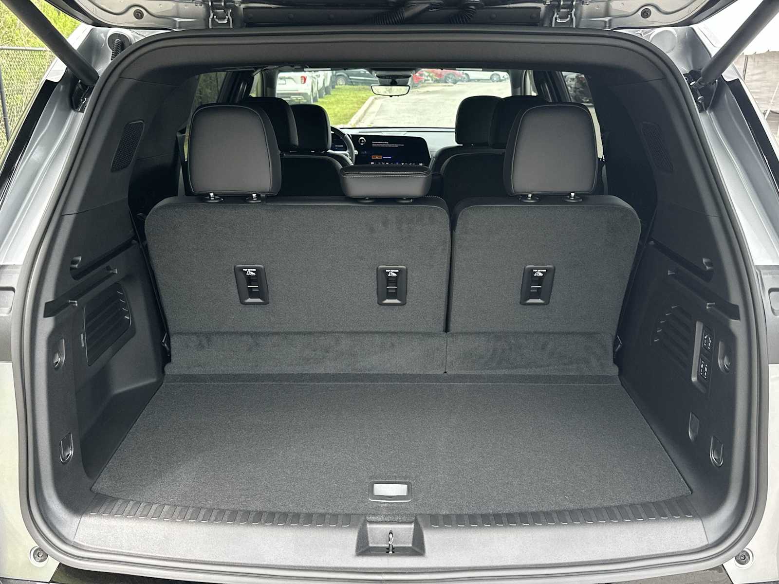 Thumbnail: 2025 Chevrolet Traverse - 25