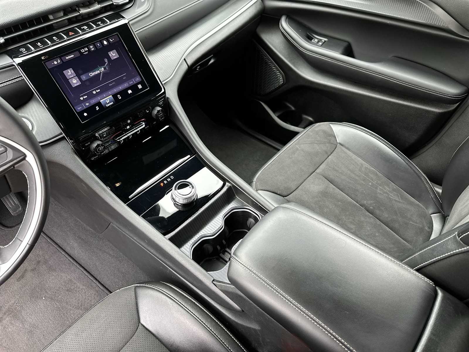 Thumbnail: 2024 Jeep Grand Cherokee - 21