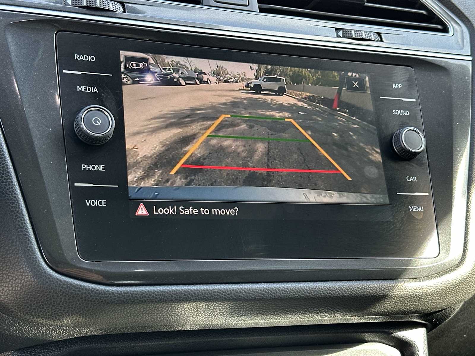 Thumbnail: 2021 Volkswagen Tiguan - 23