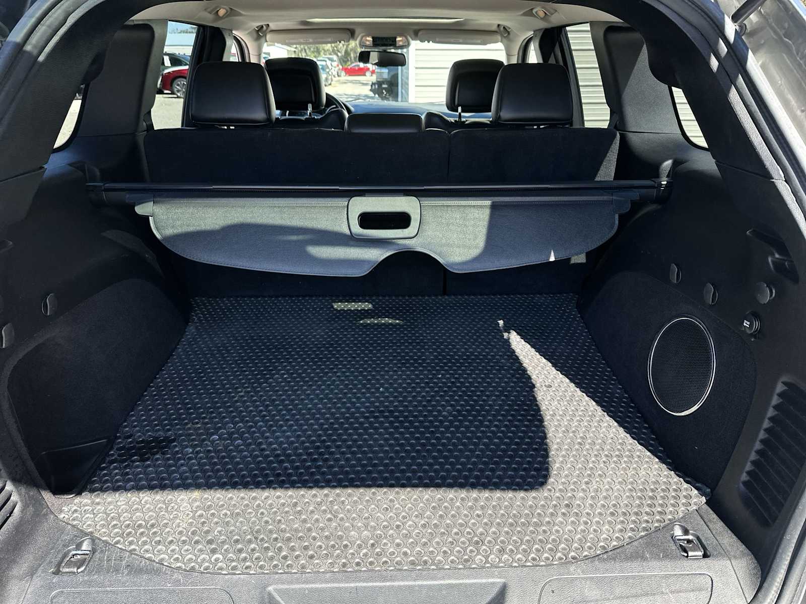 Thumbnail: 2011 Jeep Grand Cherokee - 25