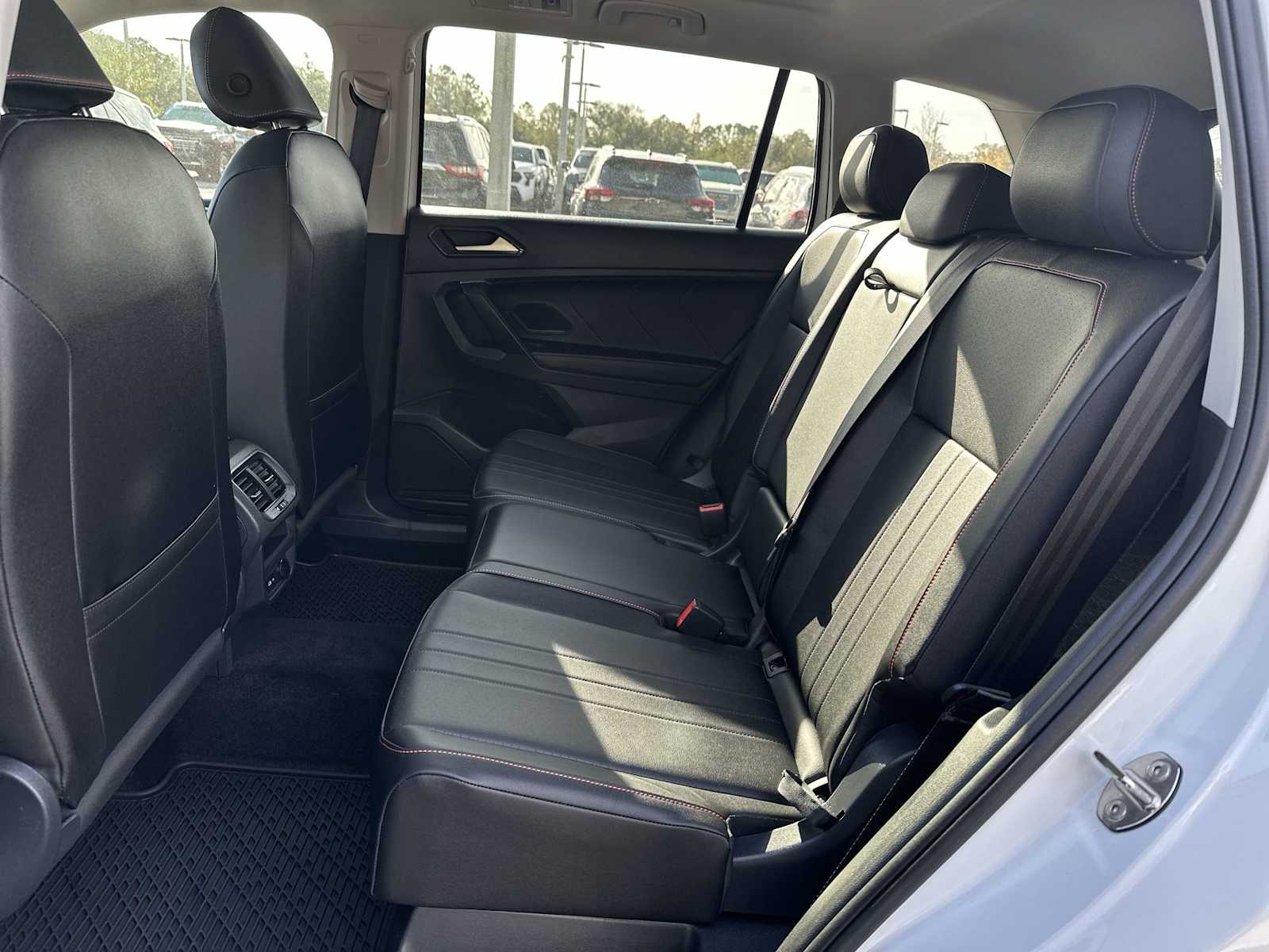 Thumbnail: 2024 Volkswagen Tiguan - 18