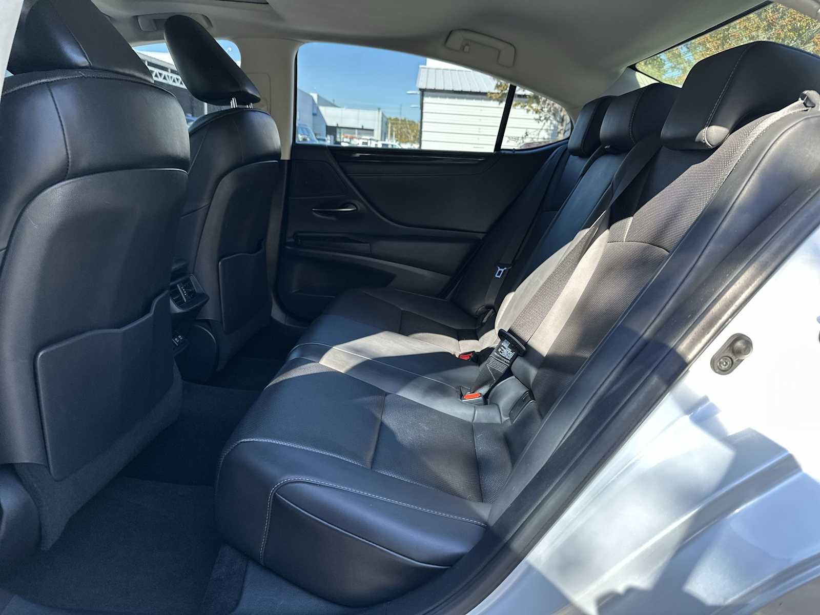 Thumbnail: 2021 Lexus ES - 18