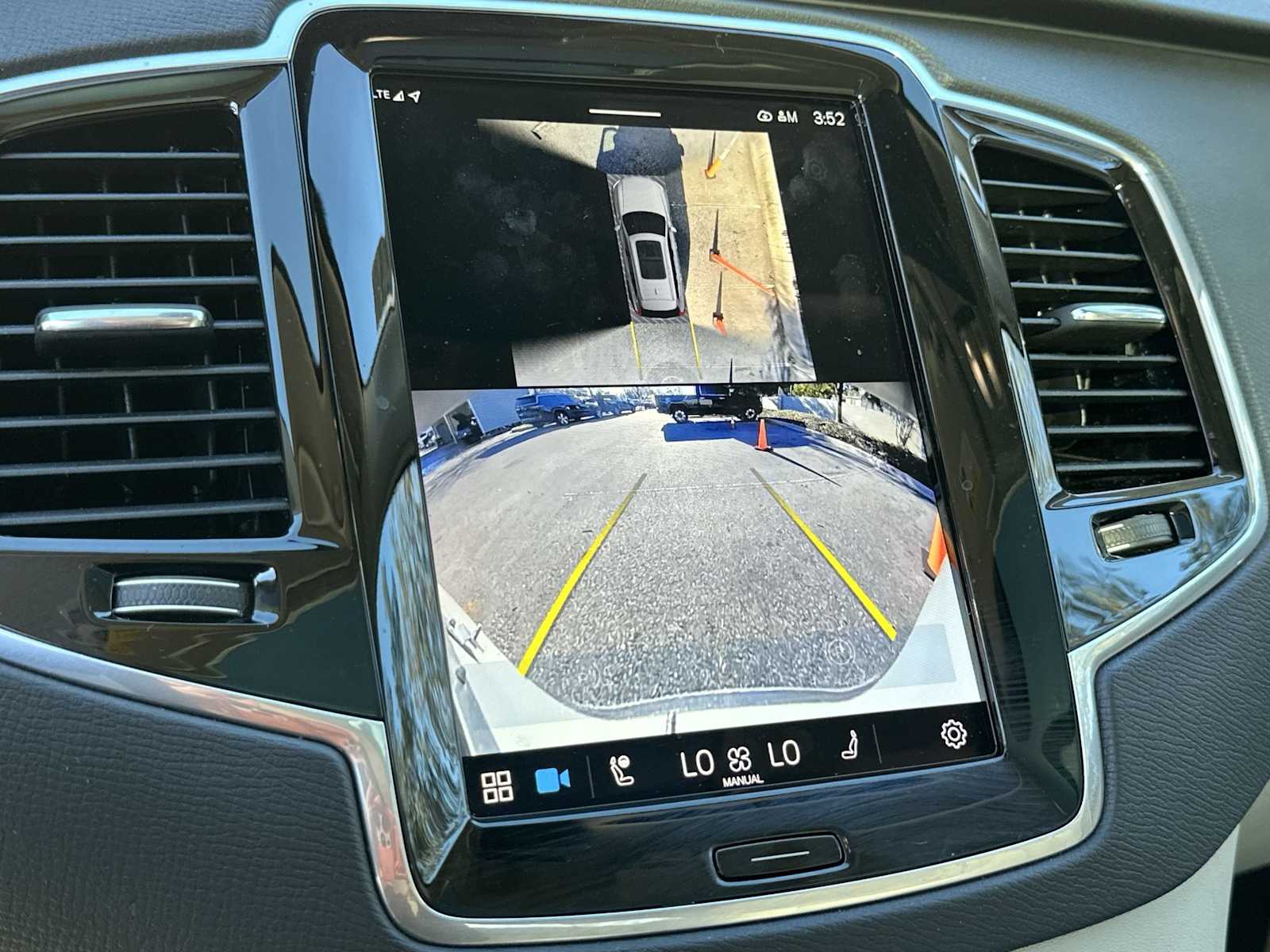 Thumbnail: 2025 Volvo XC90 - 23