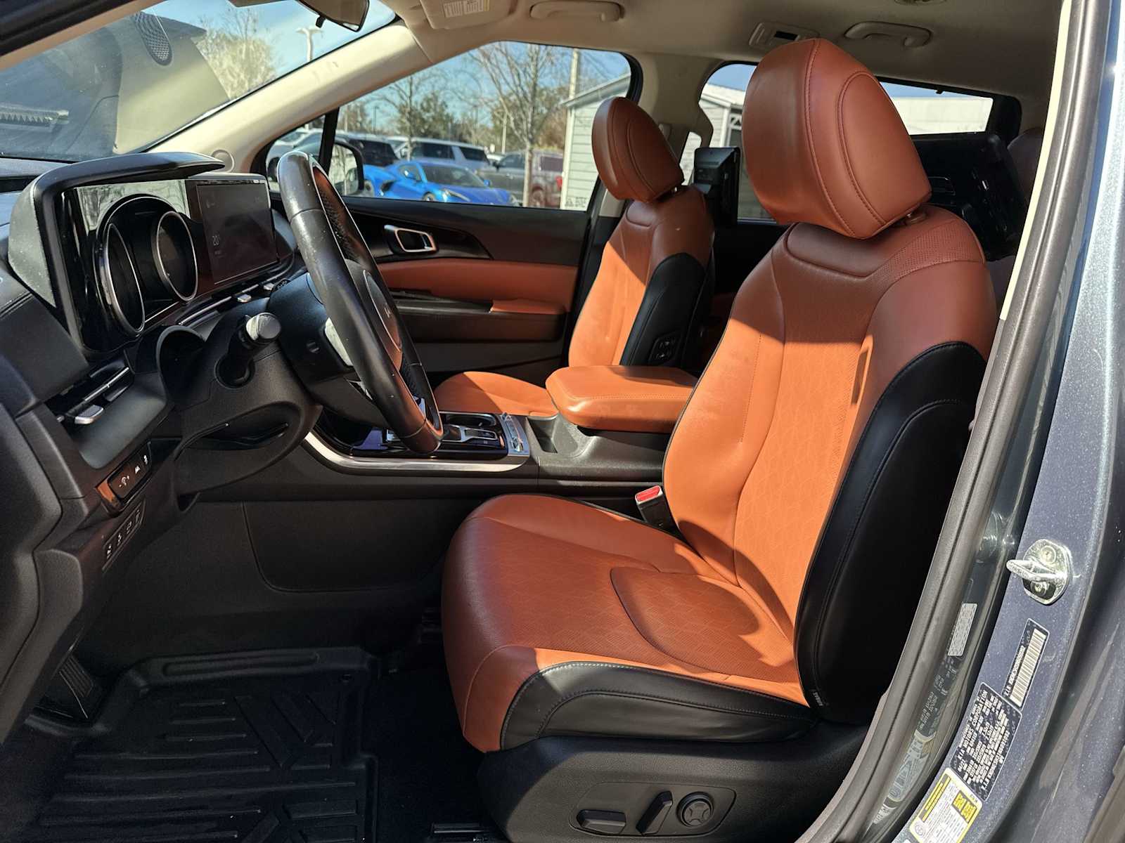 Thumbnail: 2022 Kia Carnival - 15