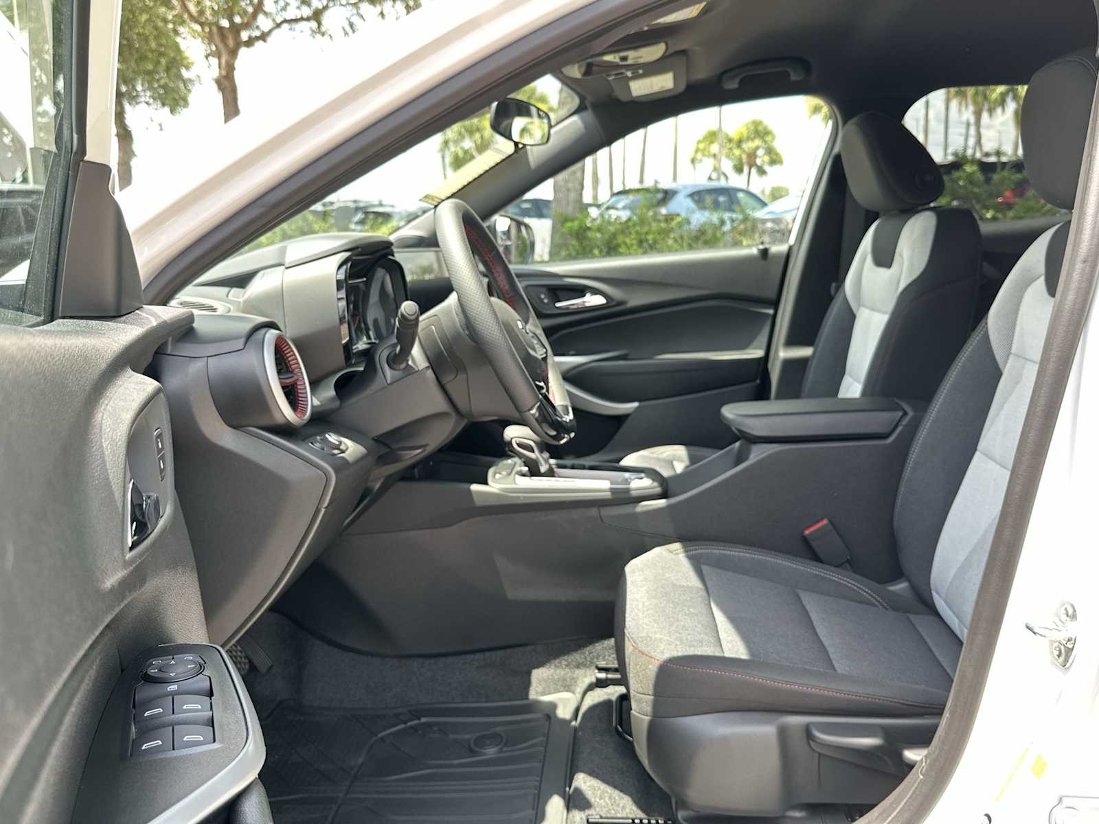 2025 Chevrolet Trax RS 2