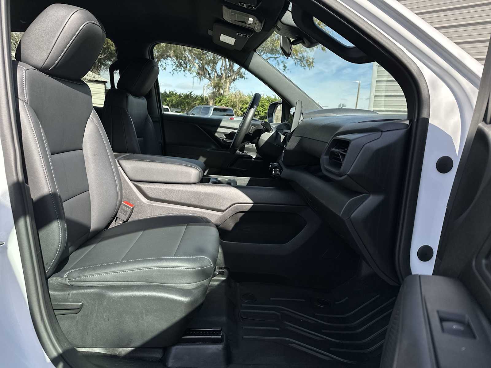 Thumbnail: 2024 Chevrolet Silverado EV - 19