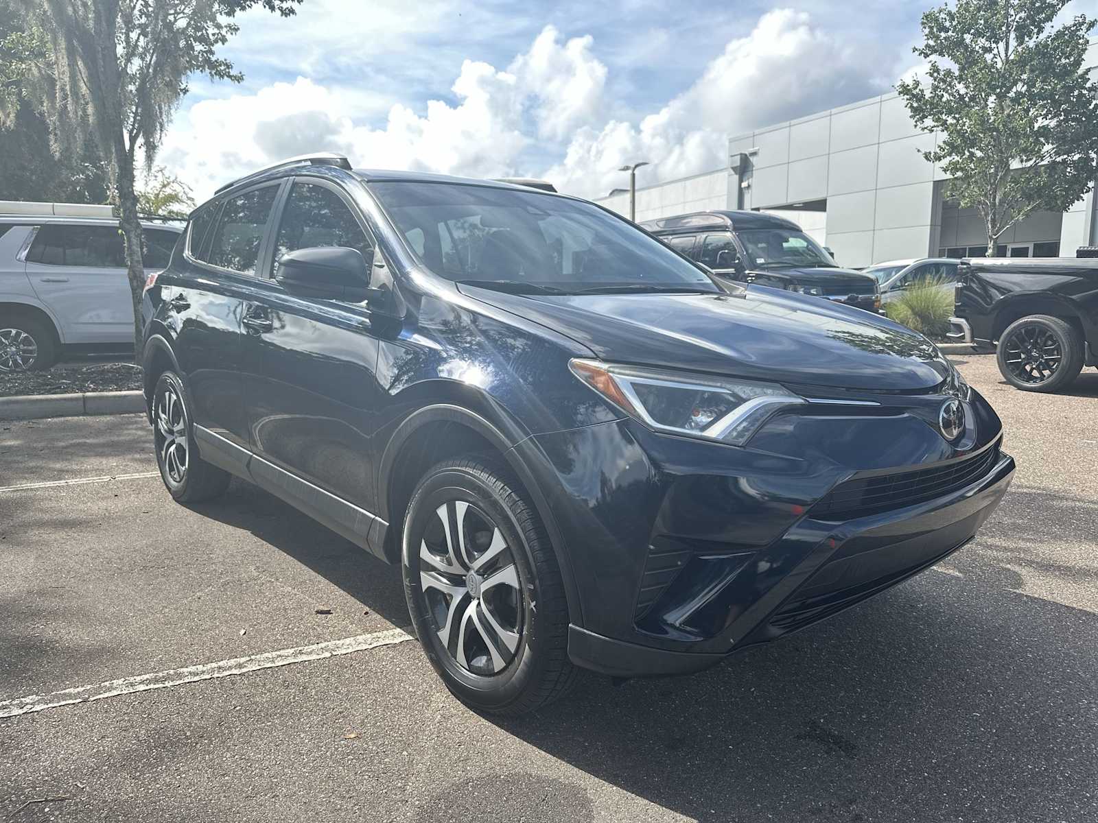Thumbnail: 2018 Toyota RAV4 - 8