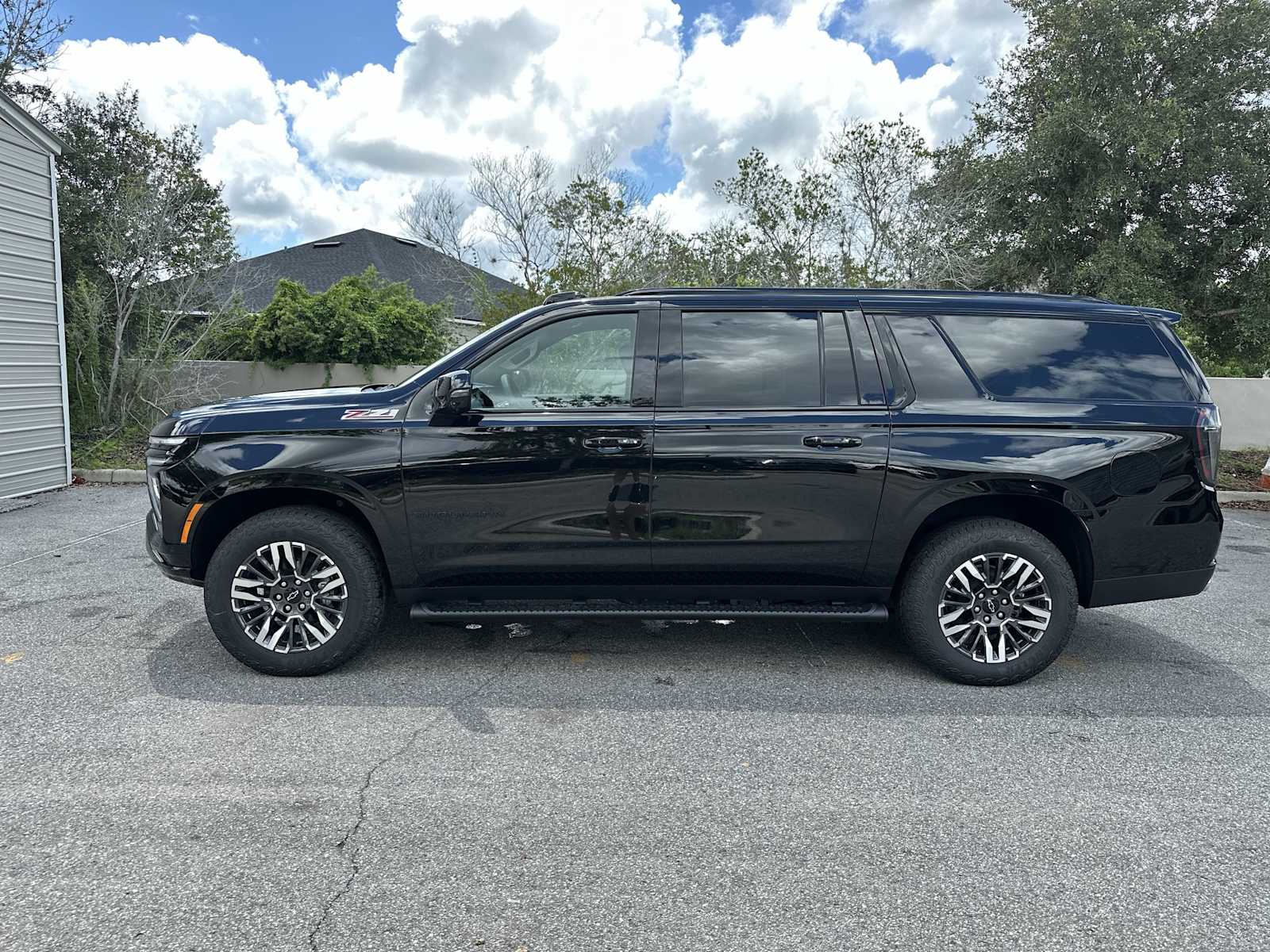 Thumbnail: 2026 Chevrolet Suburban - 3