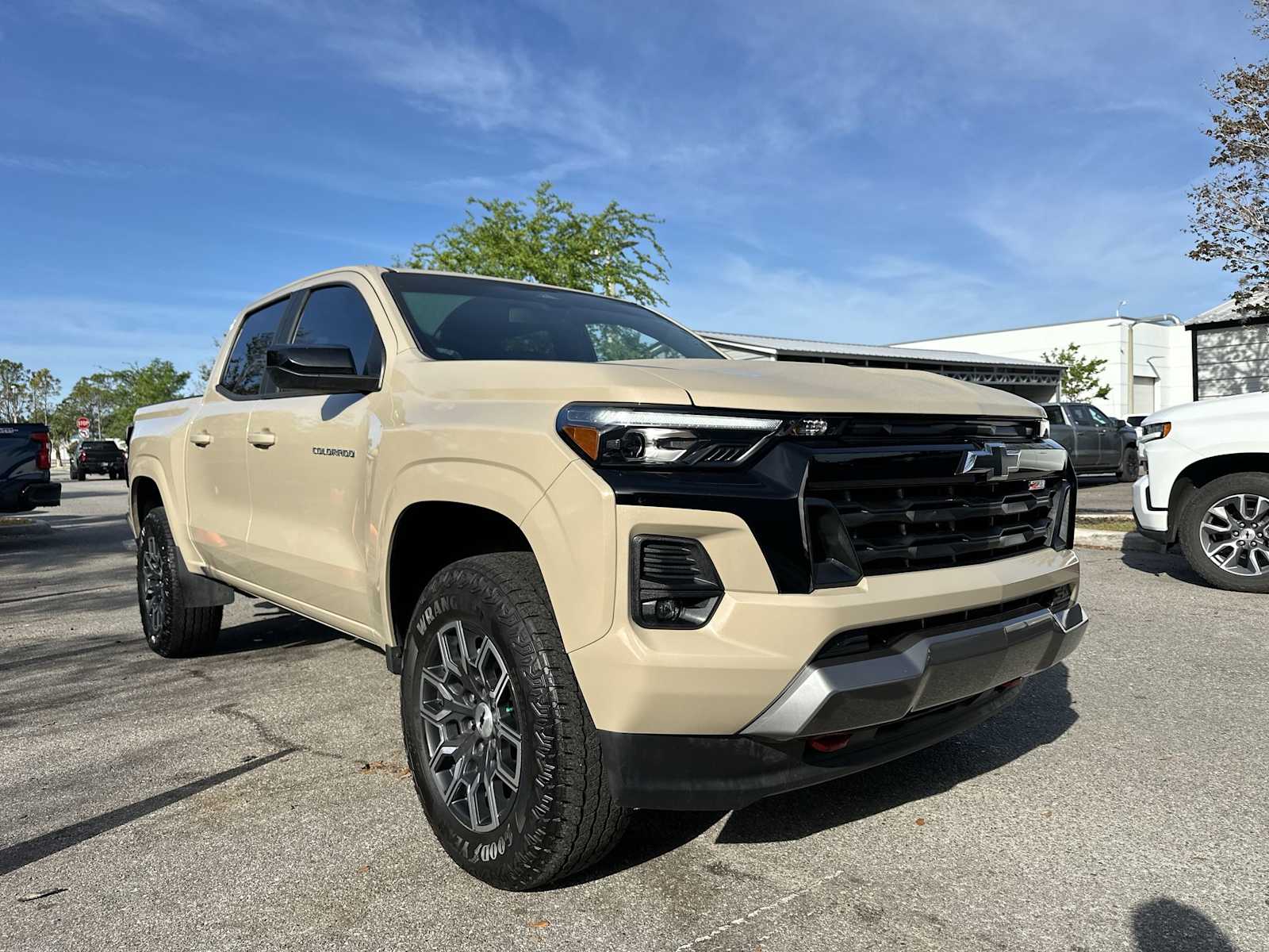 Thumbnail: 2023 Chevrolet Colorado - 8