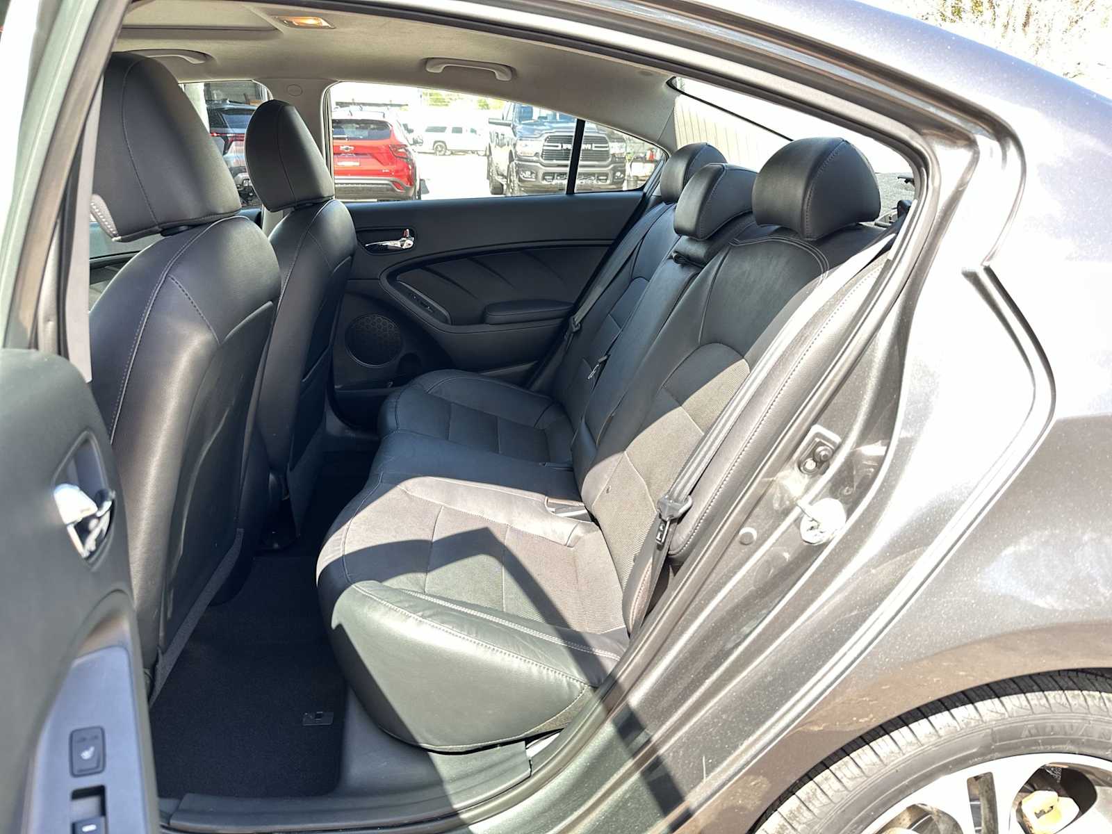 Thumbnail: 2015 Kia Forte - 17