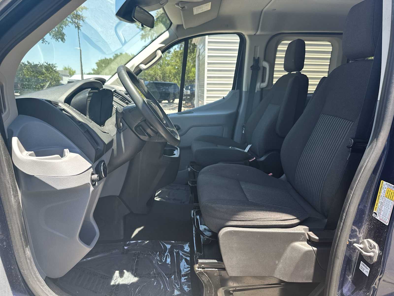 Thumbnail: 2015 Ford Transit Series - 15