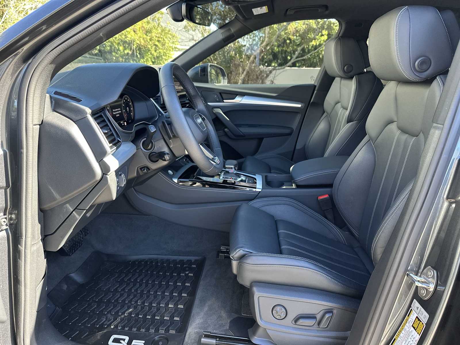 Thumbnail: 2025 Audi Q5 - 15