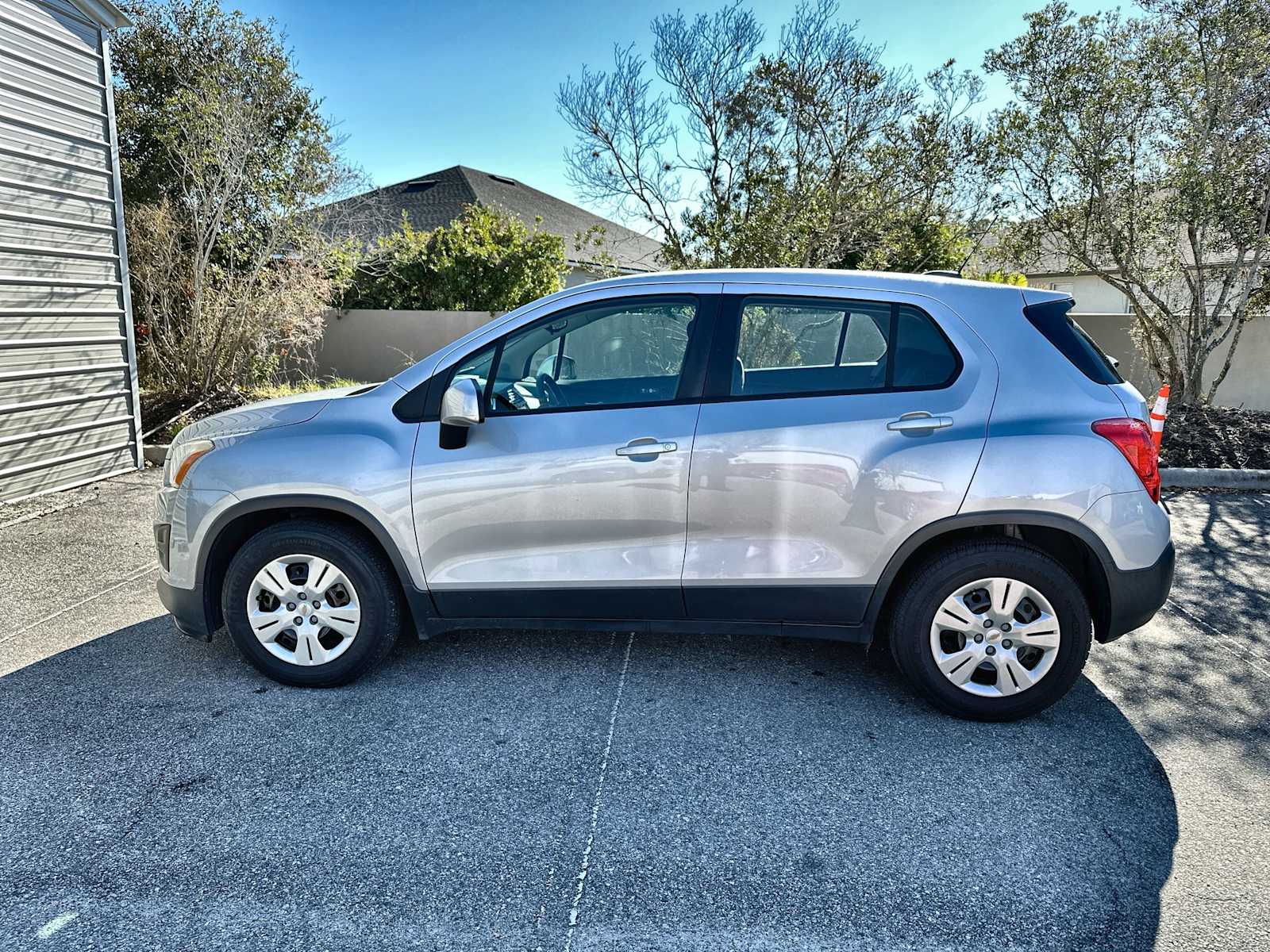 Thumbnail: 2016 Chevrolet Trax - 3