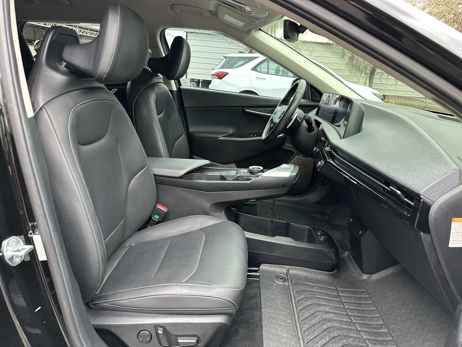 Thumbnail: 2022 Kia EV6 - 19