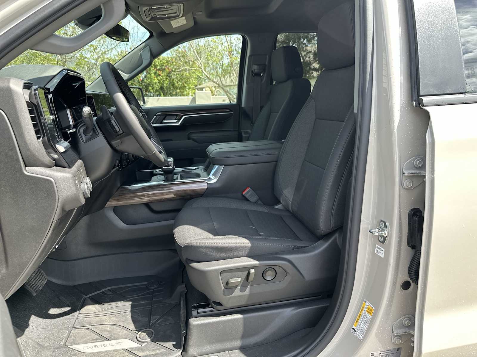 Thumbnail: 2026 Chevrolet Silverado 1500 - 15