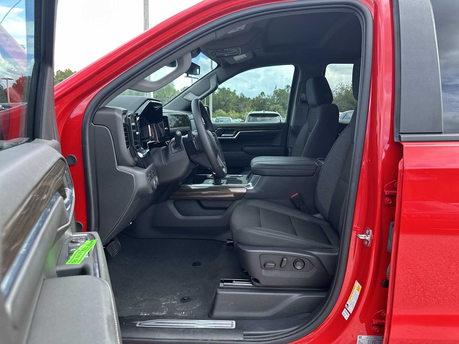 Thumbnail: 2024 Chevrolet Silverado 1500 - 2