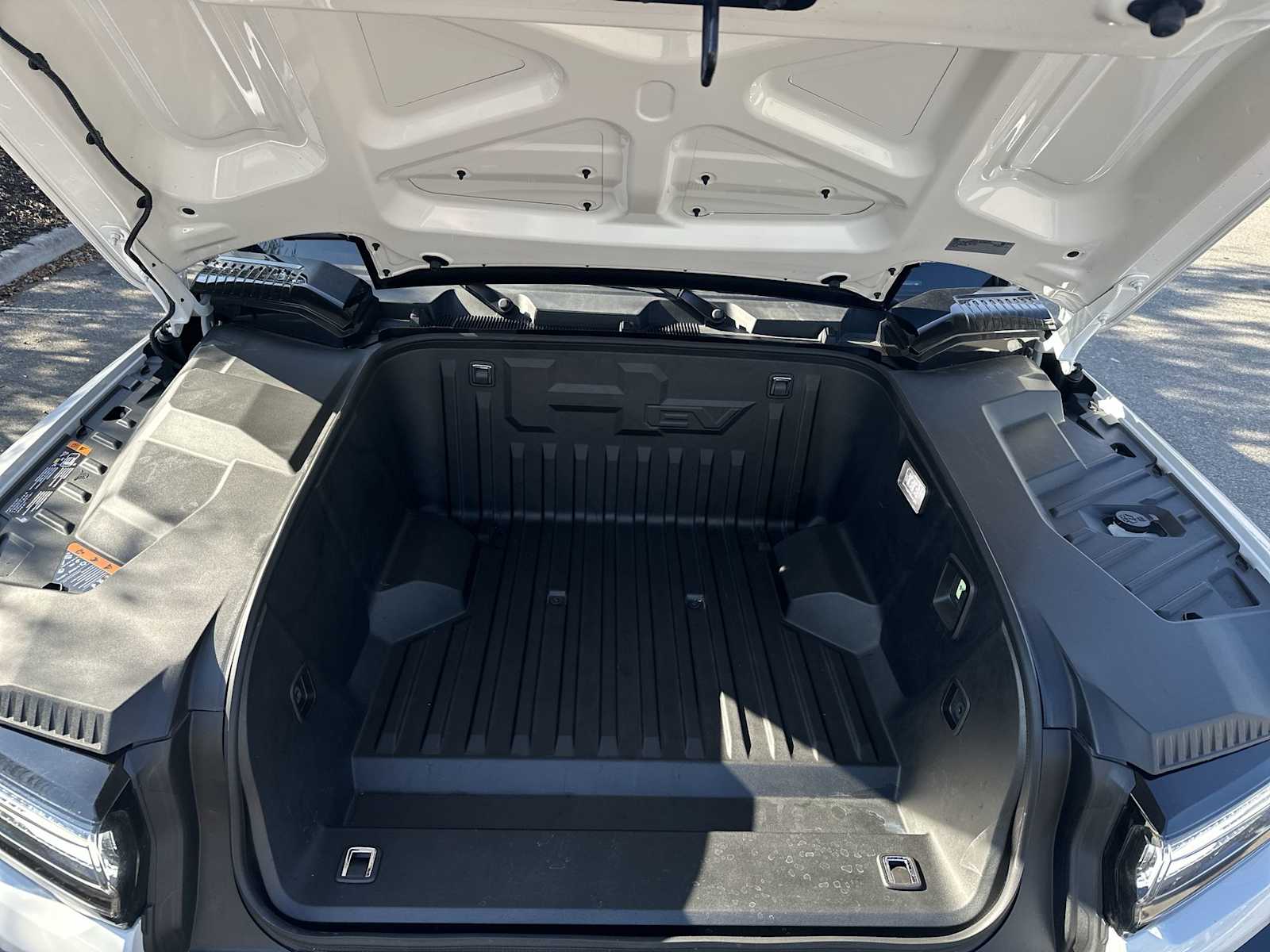 Thumbnail: 2025 GMC Hummer EV - 13