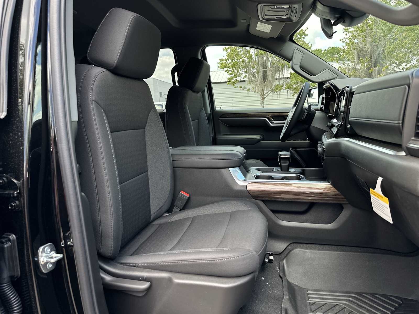 Thumbnail: 2026 Chevrolet Silverado 1500 - 19