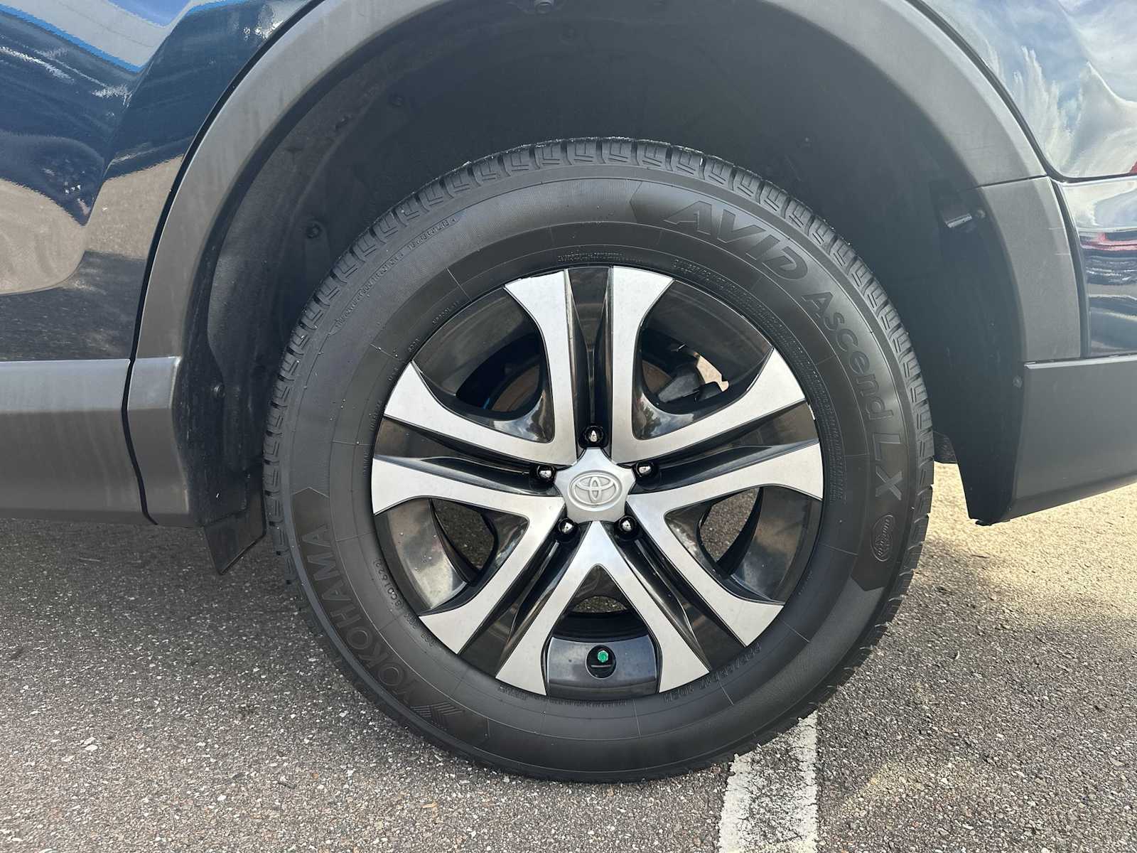 Thumbnail: 2018 Toyota RAV4 - 12