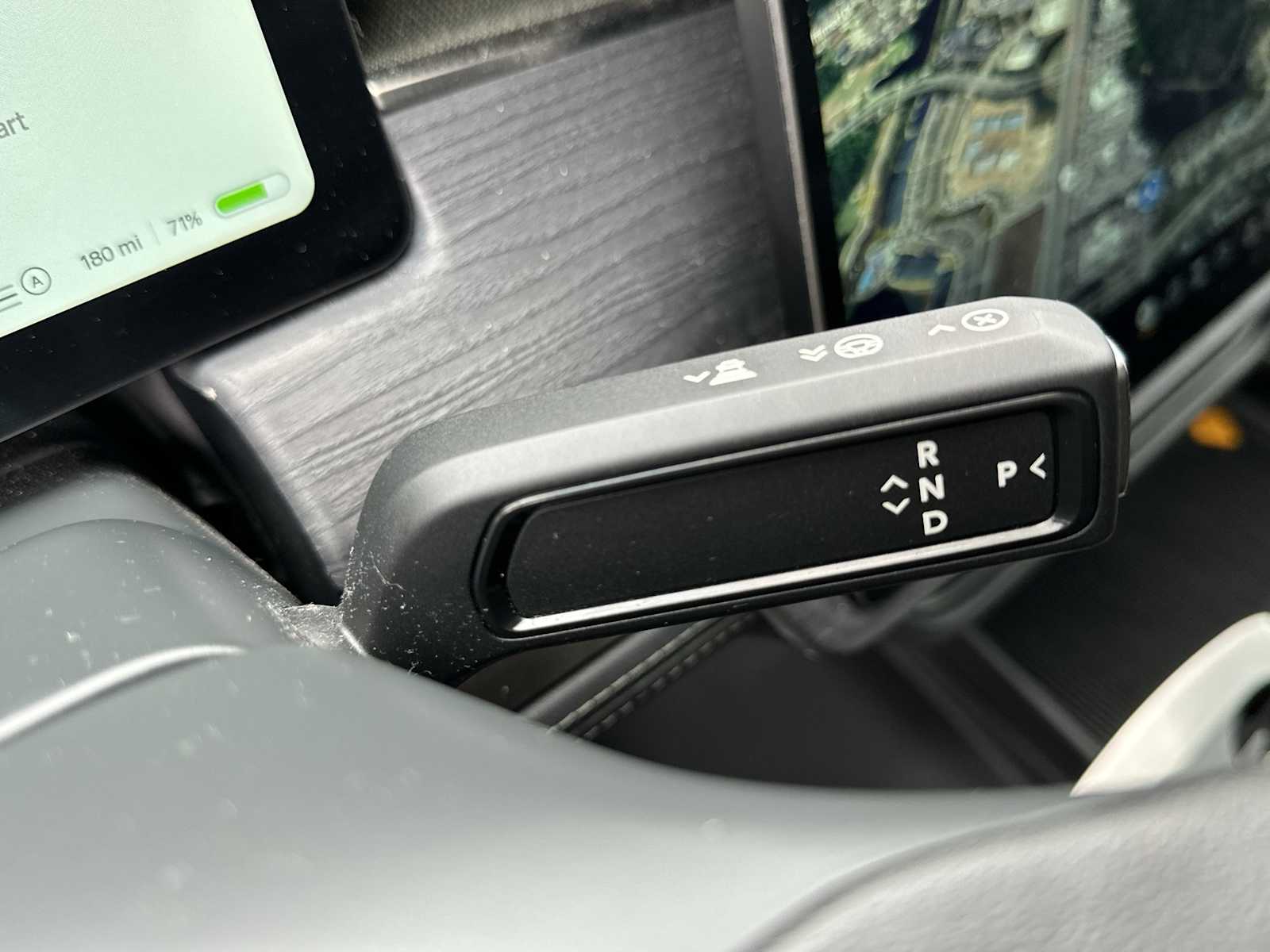 Thumbnail: 2025 Rivian R1S - 23