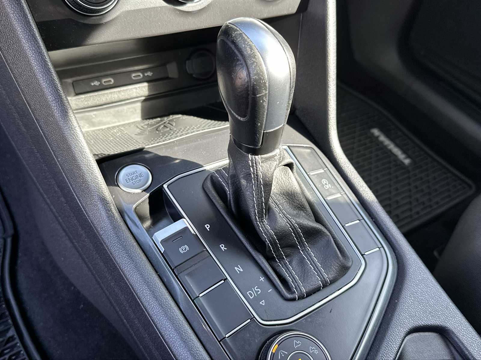 Thumbnail: 2021 Volkswagen Tiguan - 24