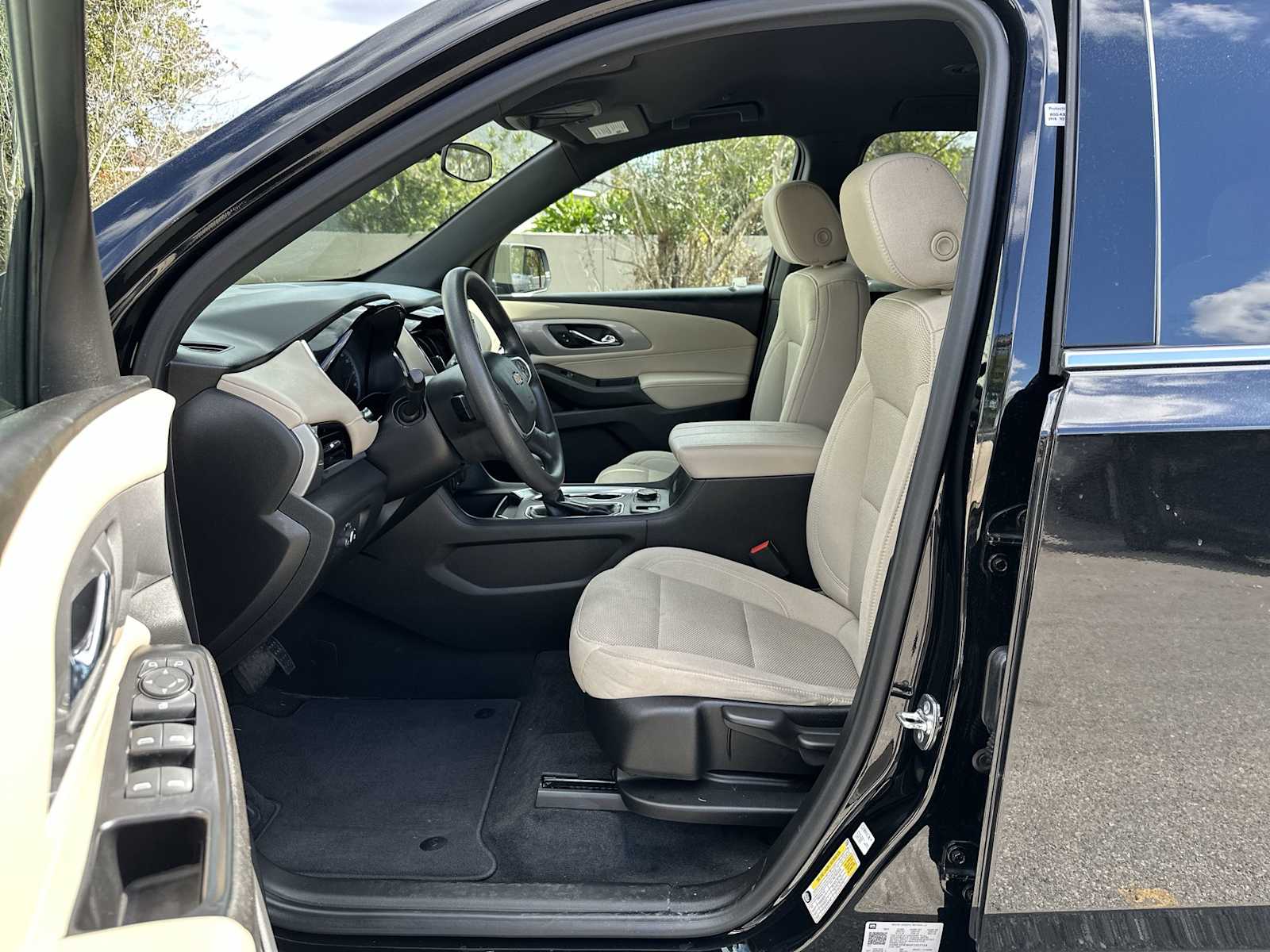 Thumbnail: 2023 Chevrolet Traverse - 2