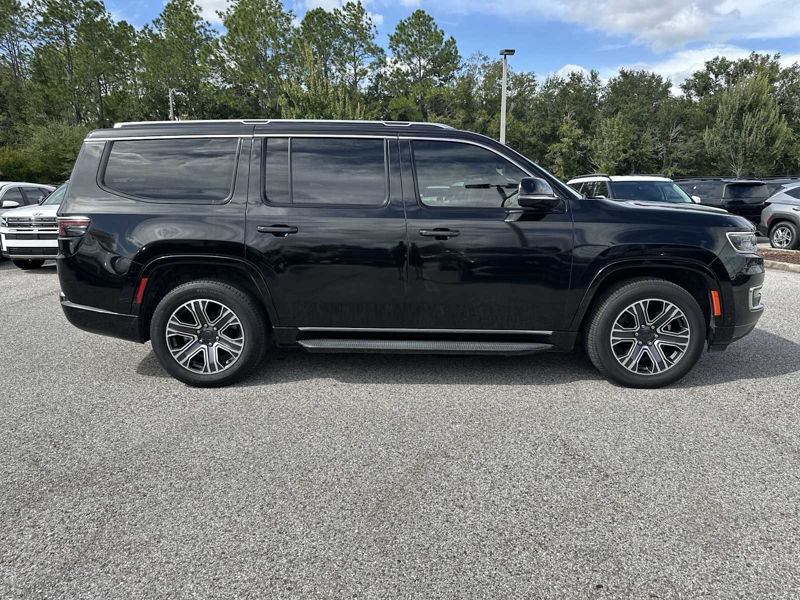 Thumbnail: 2023 Jeep Wagoneer - 7