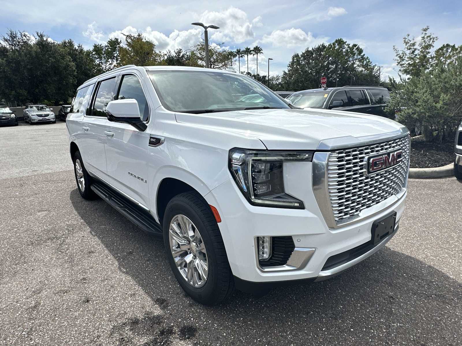 Thumbnail: 2024 GMC Yukon XL - 8