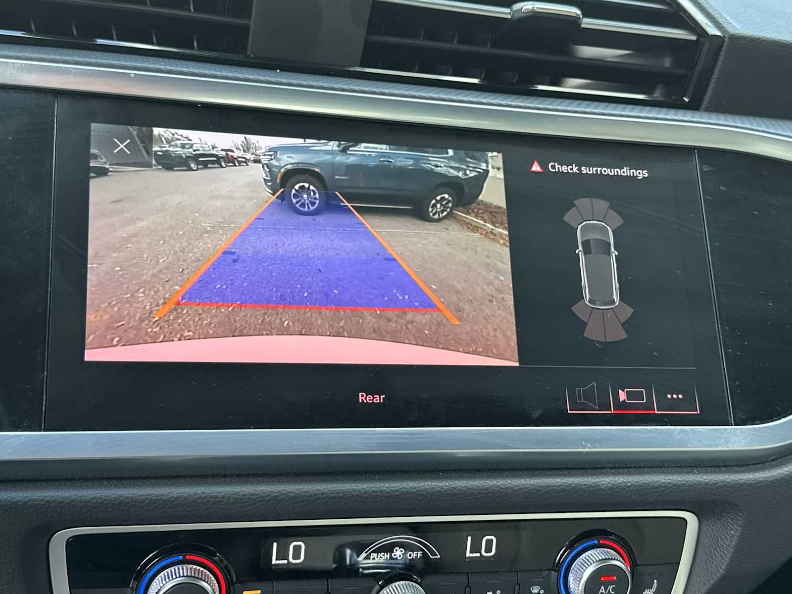 Thumbnail: 2020 Audi Q3 - 20