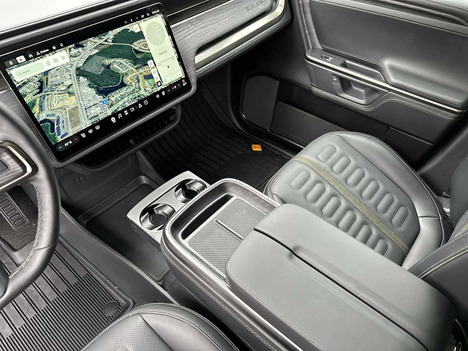 Thumbnail: 2025 Rivian R1S - 21