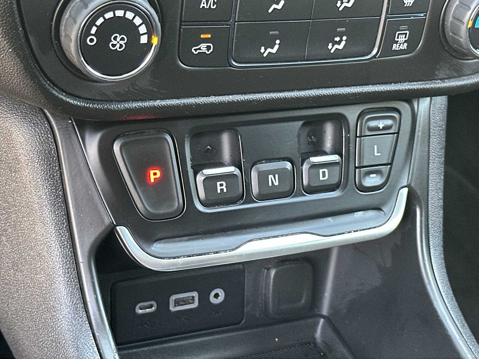 Thumbnail: 2020 GMC Terrain - 23