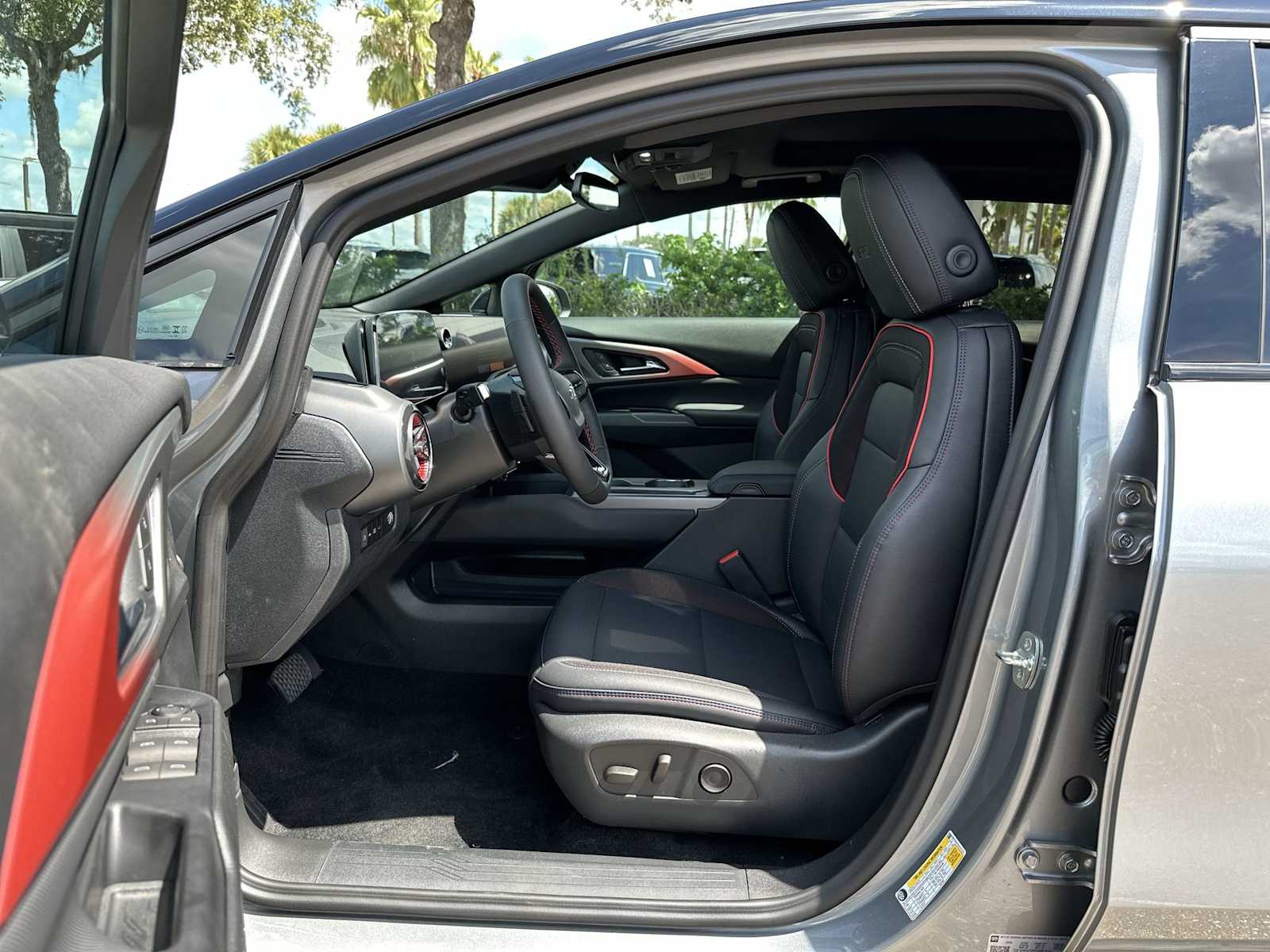 Thumbnail: 2025 Chevrolet Equinox - 2