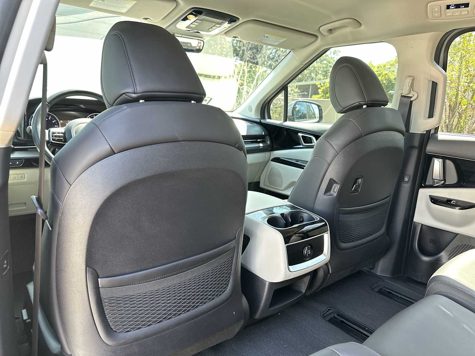 Thumbnail: 2022 Kia Carnival - 16