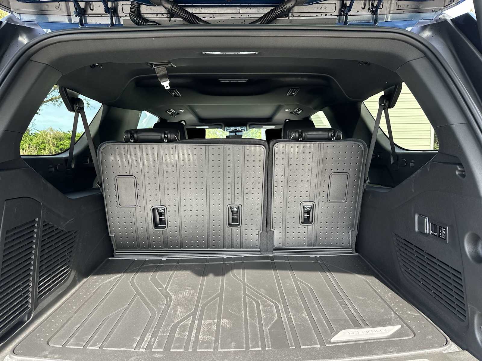 Thumbnail: 2026 Chevrolet Suburban - 25