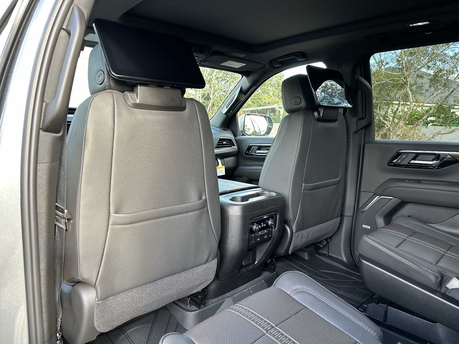 Thumbnail: 2026 Chevrolet Suburban - 16