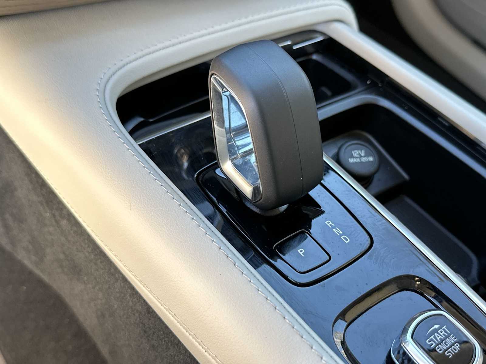 Thumbnail: 2025 Volvo XC90 - 24