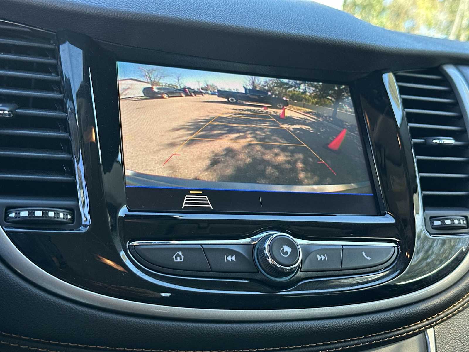 Thumbnail: 2020 Chevrolet Trax - 22